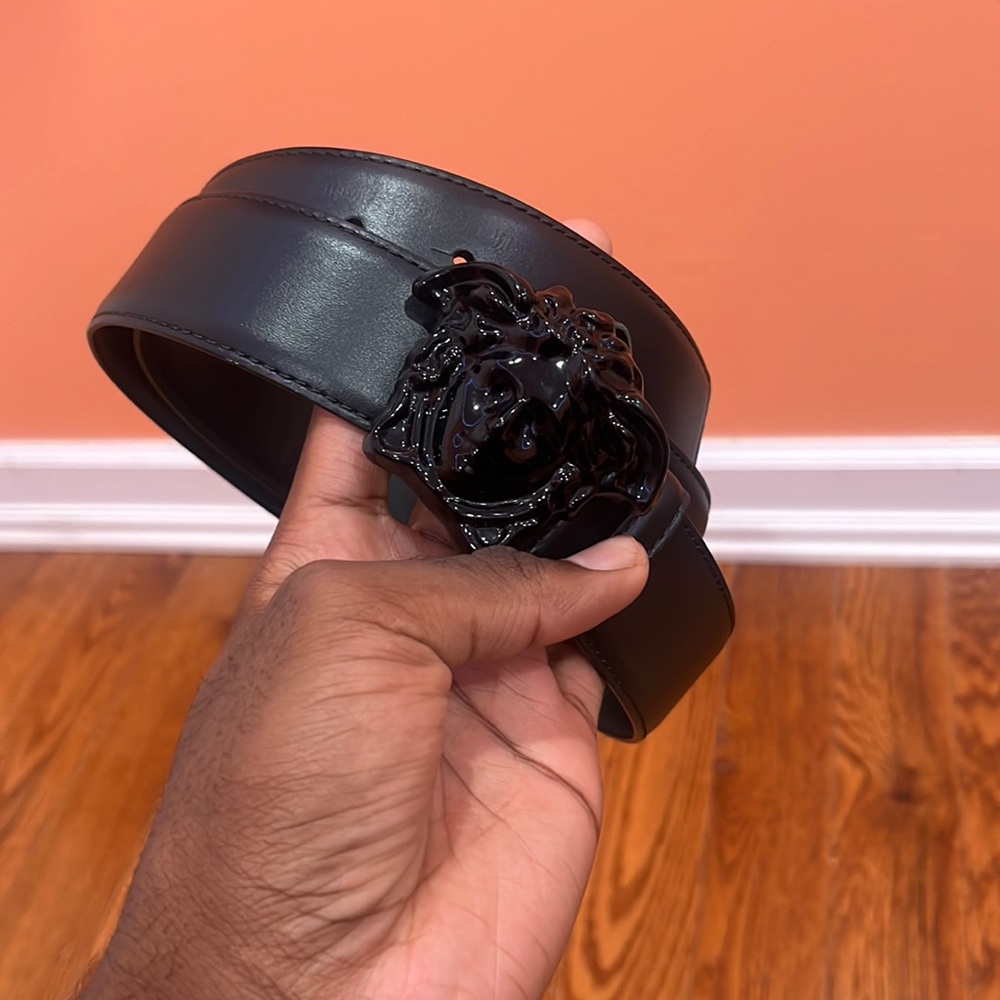 All black authentic Versace belt mens size 30-32 only worn once ( for prom )